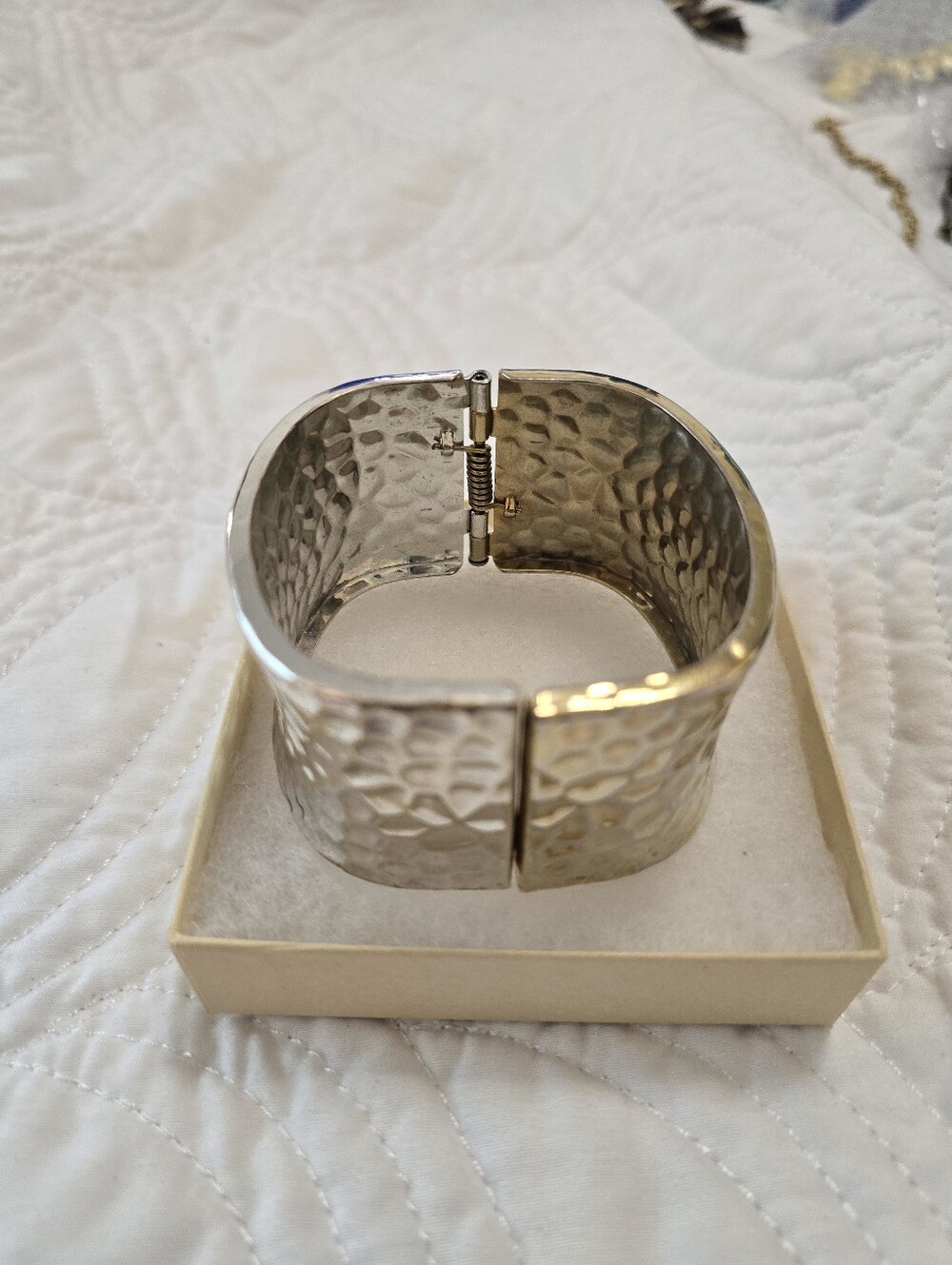 Vintage Beautiful Hammered Silver-Tone And Gold Tobed Hinged Cuff Bracelet -